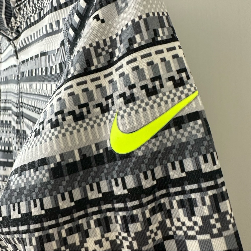 Nike Pro Dri-Fit Women’s Black & Gray Geometric Half Zip Pullover Top, Size S - Picture 3 of 9